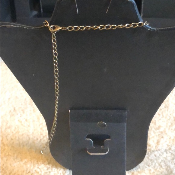 Beautiful 🍂 Necklace with matching earrings. - Picture 5 of 5